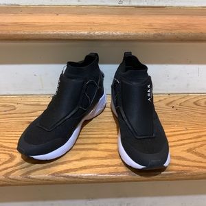 Ark size 7. Used but in great condition.